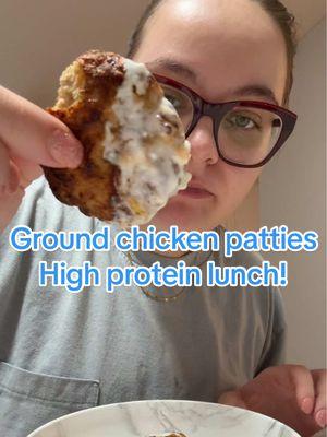 This was soooo good and 40g of protein! 😎🤩 #groundchicken #chickenpatties #mediterranean #lunchideas #highprotein #letshavelunch #fyp #foodies #bowls #letseat 