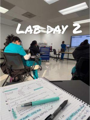 Lab days 🩺💊🧫 #nursingschool #studywithme #studentnurse #acceleratednursingschool #firstgenerationstudent #studentnursetips #lvn #labday #pharmacology #fundamentalsofnursing 