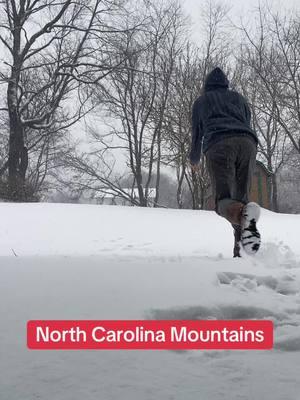 #snow in #ncmountains #drpepperbuddies #ncinthehouse #happyfriday #fyp #❄️❄️❄️❄️ #foryoupage #northcarolina #winterstormwarning 