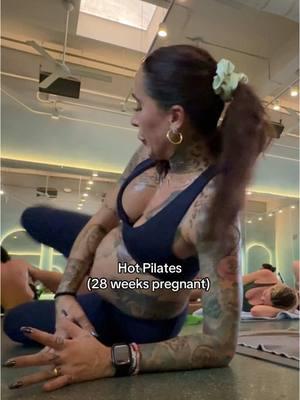 #28weekspregnant #hotpilates #wynwood #mimiyoga #pregnant @MimiYogaStudio @Fabletics 