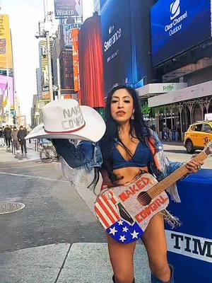 A bailar Quebradita para que se caliente el CUERPECITO:) #nakedcowgirl #patriciaburck #nakedcowgirlnyc #quebradita #bandamaguey 