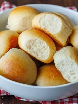 These easy Sourdough Dinner Rolls are super-soft and a must-try recipe: https://natashaskitchen.com/sourdough-dinner-rolls/#tiktokfood #sourdough #sourdoughbread #dinnerrolls #bread #sourdoughdinnerrolls 