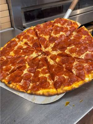 120 pepperoni 🍕🔥 . . . . #PizzaLovers #PizzaTime #CheesyGoodness #PizzaArt #FoodieLife #PizzaPerfection #SliceOfHeaven #PizzaGoals #EpicEats #PizzaCravings #FoodTikTok #PizzaVibes #FoodPorn #PizzaCreation #InstaPizza #burattinopizza #120pepperoni #crunchbabycrunch