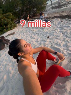 Ven conmigo a correr 9 millas, disfrutar de las vistas, y escuchar el nuevo album de Bad Bunny 🏝️🏃🏻‍♀️ #correr #mediamaraton #entrenando #dtmf 