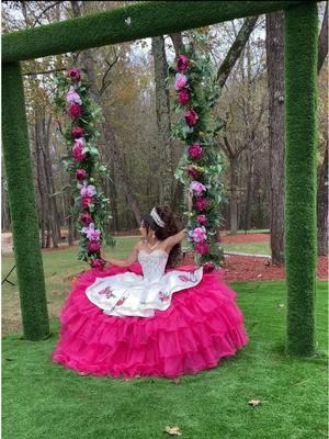 Session de fotos 🩷🩷 #fyp #foryou #viralvideo #viraltiktok #vestidosmexicanos🇲🇽 #mispeinados #parati #quince #preciosa #maqueup #vestidosde15 #fiesta #peinadosdequinceñera #peinadosfaciles #barbiemexicana #sessiondefotos #quinces #XV #peinadoparaquinceañeras #photoshoot #hairstylist #peinados 