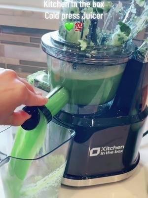 Cold Press Juicer 💚 mejorar tu digestión y desintoxicar tu cuerpo? Este jugo verde hecho con un cold press juicer no solo es delicioso, sino que está lleno de beneficios para tu salud!  #juicer #fyp #paratii #valentinesgiftideas  #kitchenintheboxjuicer @Kitchen in the Box US #helathylifestyle #jugo #jugoverde #detox #healthy #Lifestyle #ttshopdeals #tiktokmakemebuyit #maribeltv 