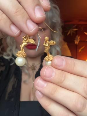 Today was a good day for cherub/cameo lovers (aka me!!) to be set loose at the antique store!! #vintage #haul #myaesthetic #antique #antiquestore #cherub #cameo #jewelry 