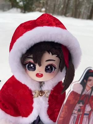 Snowball fight! Also, don’t forget to go to my profile page and find my list of all the other places you can find me if I lose access to this app on January 19th! ##weiwuxian##weiwuxiandoll##wangxiandolls##mdzs##modaozushi##wangxian