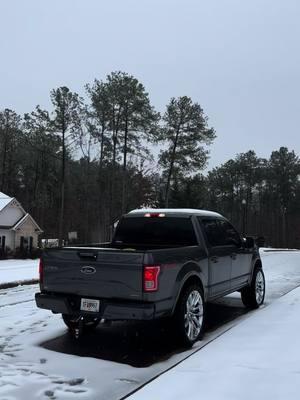 she doesn’t like the cold 🤧❄️ #snow #exhaust #5oh #26s #35s #6sn5s #viralvideo #fyp 