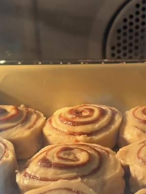 Many hours of baking condensed into one timelapse video! • #ovenbakingtimelapse #timelapsevideo #food #glutenfree #oddlysatisfying #fyp #timelapsebaking #oventimelapse #creatorsearchinsights 