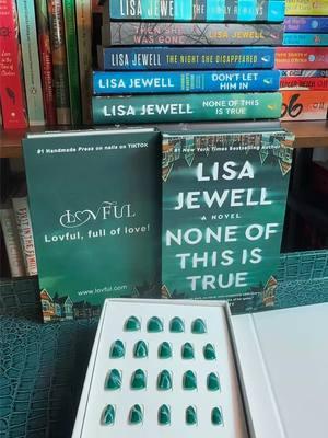 Thank you @LOVFUL for customizing my set for Lisa Jewell’s Book Tour! 😮‍💨💅 #lisajewell #noneofthisistrue #thrillerbooks #bookcommunity #BookTok 