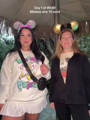 Sharing my midsize Disney outfit! What I wore to Disney world, day 1 at animal kingdom! @Disney Parks #rundisney #marathonweekend #wdwmarathon #disneyparks #midsizestyle #disneyoutfits 