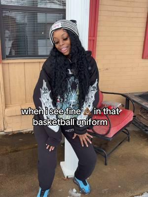 nocappp like I need thattt, I want thatttt, I gotta have thatttt😩 #fyp #foryou #foryoupage #mariahmakaylaa #basketballplayers #jerseyuniform #finesht #fypシ゚viral #viral #snowtiktok 