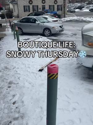 BOUTIQUE LIFE ON A SNOWY THURSDAY ❄️ #downloadourapp #shopsmall #wythevilleboutique #wythevilleva #bohoboutique #sizeinclusiveboutique #babessupportbabes #shopsmallbusiness #smallbusinessowner 