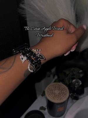 This is so adorable 😍🖤 , The girls who get it GET IT !!! #wristwatch #wristband #charms #applewatch #appleband #tiktoksho #tiktokshopfinds #newyearssale #girlsgirl #musthave #cutecharms #fashionjewelry #fypage #trending 