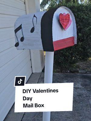 I remember making these in elementary school with my teachers. I haven't made once since. A few searches later and I decided to give it a try. I absolutely love it as tuned out so cute. #cardboardcrafts #cardboard #recycledcrafts  #valentines #ValentinesDay #craftymom #valentinesdaygift 