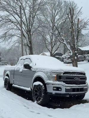 my truck looks better in the snow❄️ #fordf150 #fordtrucks #countrytruck #trucks #truck #nashville #nashvillesnow #girlsandtrucks 