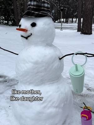 The girls gotta have their tumblers😌 #reducetumbler #snowday #snowman #snowfall #MomsofTikTok #momanddaughter #momlife #momtok 