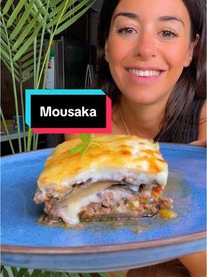 Moussaka (English below) #mousaka #lasagna  Ingredientes: Berenjena, 2 u / Eggplant, 2 u. Cebolla, 1 u / Onion, 1 u. Ajo // Garlic Carne picada magra, 1 kg / Lean minced meat, 1 kg Pimiento // Bell pepper Sal a gusto / Salt to taste Pimienta, 1 cdta / Pepper, 1 tsp Pimentón, 1 cdta / Paprika, 1 tsp Especias a gusto // Spices to taste Perejil // Parsley Cebollita de verdeo // Green onion Para la bechamel: / For the bechamel: Manteca/Mantequilla, 60 gr / Butter, 60 g Harina de trigo o almidón de maíz 60 gr / Wheat flour, 60 g Leche líquida, 500 ml / Milk, 500ml Sal, 1 cdta / Salt, 1 tsp Pimienta, 1 cdta / Pepper, 1 tsp Nuez moscada, 1 cdta / Nutmeg, 1 tsp Para el armado: / For the armed: Queso mozzarella, c/n o a gusto - Mozzarella cheese, c/n or to taste Queso parmesano, c/n o a gusto - Parmesan cheese w/n or taste Preparación Cortar las berenjenas en rodajas y lavarlas bien. Llevarlas a una placa con aceite de oliva y hornear hasta que queden blandas. Por otro lado, en una sartén con aceite de oliva sofreír la cebolla, el ajo y el pimiento junto con la carne, las especias y salpimentar. Dejar cocinar. Agregar el cebollita de verdeo y perejil.  A continuación, es momento de preparar la bechamel. Para esto, hacer la roux en una olla derritiendo la manteca con la harina hasta formar una pastita y luego echar la leche y especiar. Para el armado: en una fuente apta para horno formar una cama de berenjenas, una de carne y repetir. Por último, cubrir con mozzarella, la bechamel y mucho parmesano. Llevar a horno hasta dorar. Instructions Cut the aubergines into slices and wash them well. Take them to a plate with olive oil and bake until they are soft. On the other hand, in a pan with olive oil, fry the onion, garlic and bell pepper together with the meat, the spices and salt and pepper. Add the green onion and parsley. Next, it is time to prepare the bechamel. For this, make the roux in a pot by melting the butter with the flour until it forms a paste and then add the milk and spices. For the assembly: in an oven-safe dish form a bed of aubergines, one of meat and repeat. Finally, cover with mozzarella, bechamel sauce and a lot of Parmesan. Bake until golden.