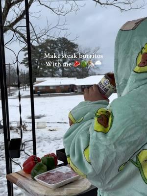 It finally snowed 🌨️❄️🌯  #comida #burritos #steakburrito #comidamexicana #comidatiktok #cookwithlove #blackstone #cooking #cookingtiktok #lunch #fypシ #paratii @Health-Ade @Blackstone Griddles 