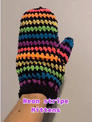 Neon stripe mittens #crochet #mittens #crochetmittens #yarn #bigtwistposh 