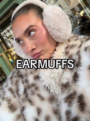 Cold ears are the WORSTTT I’m obsessed with these and they were so cheap #earmuffs #warmears #comfy #cute #winter #winterfashion #accessories 