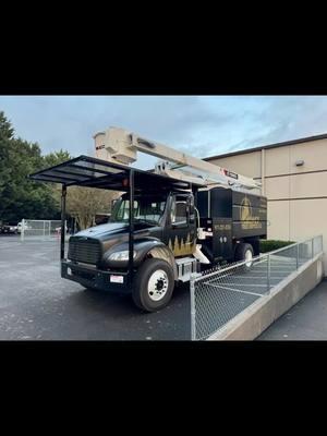 Just got our brand new 65’ forestry bucket truck back from @pdxwraps 🔥🔥🔥#buckettruck #treeservice #forestry #portland #beaverton #kingstreeservice #arborist #trending 