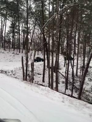 Snow mean snow party in Tennessee with some friends! We had 7 jeeps total! Only 1 time did someone get suck so that was shocking. 😂 We don’t get snow a lot so when we do we go out and have some fun! #snow #snowparty #tennessee #snowday #jeep #sledding #funtime #goodtimes #friends #jeeplife #tennesseecheck #memories #fyp #fypシ #viralvideo 