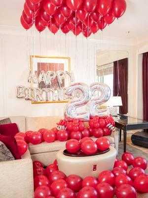 Happy bday in red ❤️❣️💋♥️#lasvegasballoonsbyehimy #lasvegasballoons #ballondecoration #balloondecor #balloonsetup #balloonstylist #balloons #lasvegas #bdaydecor 