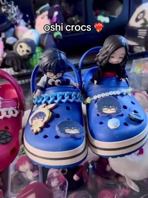 Made matching crocs with my gf buuut there weren’t many tsumugi themed jibbitz out there💔 #enstars 