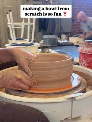 Who else loves throwing their pottery on the wheel ?? Ever wanted to try out pottery but don’t know where to start? Come to our beginner classes, available on our website, link in bio ❣️ #pottery #clay #ceramics #potterystudio #ceramicstudio 