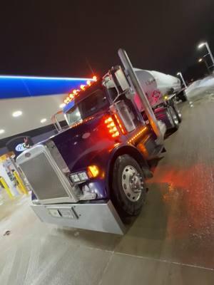 #tiktok #fy #fyp #illinois #western #truckstuff #peterbilt #peterbilt379 #peterbilt389 #peterbiltgang #semis #rodeo #peterbilt359 #trucksoftiktok #truckinglife 