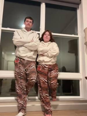 shakin our ess like sabrina 🤪#foryoupage #viral #whodey #matchingpajamas #bffs #dropit #cincinnati 