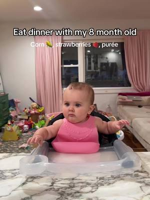 This girl means business when it’s time to eat! Yes I should have cut the corn in half sooner but I was scared 🙈 . . . . . #girlmom #newmom #babygirl #8montholdbabygirl #whatmybabyeatsinaday #whatmybabyeats #babyfood #blw #babyledweaning #babydinner 