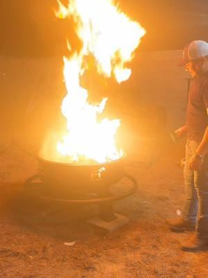 Prendiendo la Leña 🔥⚡️ #RayoGrill #lumbre #leña #parrillero #norteño #grill #firepit #oldcountrybbqpits 