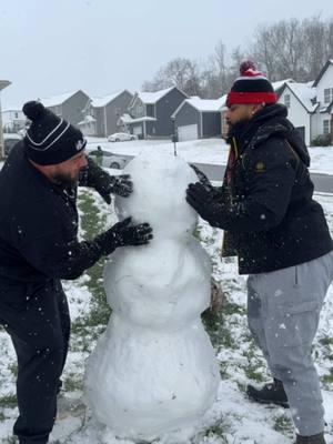 They did pretty good too! 😍☃️👏🏼 #snowman #snowday #thekelleyfamily #tennesseelife #fyp 