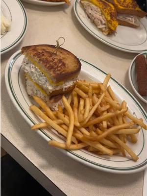 Tuna Melt Reviews: Three Decker Diner 🐟🐟🐟🐟🐟 #tunadaday #tunameltreviews #tunameltnyc #tunameltmukbang #threedeckerdiner #nycdiner  #nyctunamelts