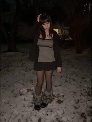 hi guys >_< it’s cold outside #winter #jacket #y2k#pinterest #OOTD #outfitinspo #cold #vintage #fashion #alt #protagonist #horrorgirl #fatalframe5 #emo 