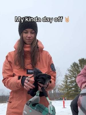 Husband: let’s take the day off. Me: then it’s a snow day 😜 #snowday #girlswhoboard #dopesnow #snowboarding #midwest 