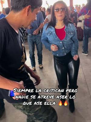 Siempre la critican pero nadie se atreve aser lo que ase ella 🔥🔥#fyp #viral #viralvideo #parati #fypシ #video #viraltiktok #210 #dary #tiktokviral #956 #pulgadealamo #fy #alamotx #sanantoniotx #baile #pottet 