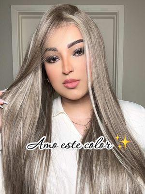 Mi primera peluca! Amo este color y como se ve, sé que debo instalarla mejor 💕 pero por ahora estoy aprendiendo✨ @U&A HAIR SHOP #blondewig #wig #wiginstall #wigstyling #blondewigs #wighair #hairstyle #hairwig #hairwigs 