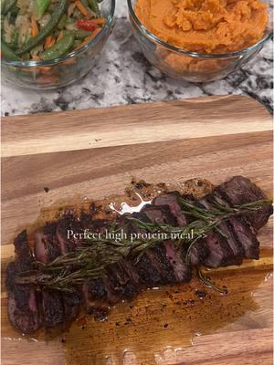 Cook dinner with me! The perfect high protein meal! So yummy & healthy 🫶🏽 #highproteinmeals #nystriprecipe #steakrecipes #mediumsteak #whippedsweetpotatoes 