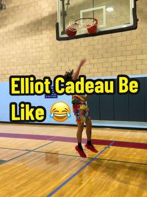 Elliot Cadeaus Twin fr @1 #basketball #fyp #foryoupage #elliotcadeau #ballislife #hooper #hoopersoftiktok #basketballtraining #1v1 #basketballtiktok #friday #viralvideo #ones #basketballchallenge #lightskin 