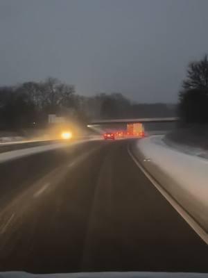 #BREAKING Saint Joesph Vally Parkway is clear and traffic is moving no problem. #fyp #INWX #Snow #weather #News #snowstorm #winterweather #icyroads 