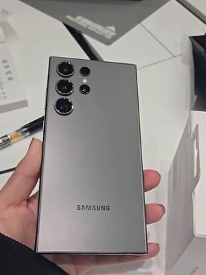 The handsome guy said he liked this phone, Samsung s24ultra.#Mobile #MobileDigital #mobilephone #samsungs24ultra #fyp #viral 