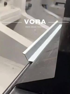 The flexible bending center still knows how to stamp its feet after folding.#bendingmetal #bendingmetalmachine #bendingtool #amada #lvd #bystronic #sheet #sheetmetal #vora #voralvideo #pressbraketooling #pressbrake #turmpf #Yawei #pressbrakemachine #sheetmetalbendingmachine #sheetmetalworkers #Vora #Vorapress #bendingmachine 