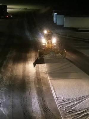 Snow pushing ! #case621 #winter #snowplowing #snowfighters 