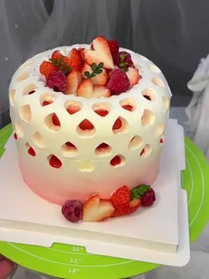 Have you ever seen cake like this ?#cakeforlove #cakedecorating #fyp #cutecake #weddingcakes #strawberrycake 