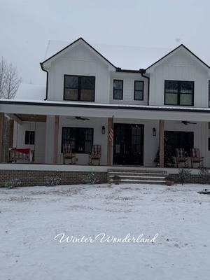 First time seeing our house covered in snow💗 #farmhouse #modernfarmhouse #farmhousedecor #snow #georgia #georgiasnow #snowstorm #winter