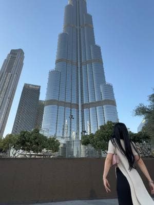 Habibi come to Dubai 🇦🇪❤️✨ #mexicana #arizona #az #foryoupage #pelinegra #fyp #dubai #burjkhalifa #parati #dreamdestination #outfitinspo #explore 